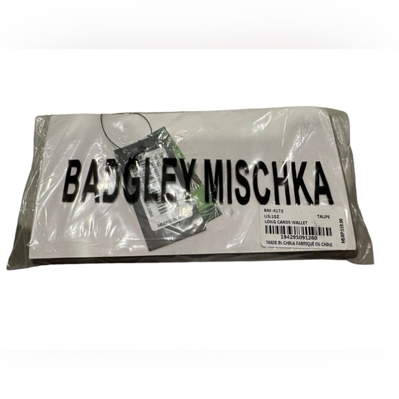 Badgley Miscka NWT Taupe vegan leather long cards‎ wallet quilted l - Picture 7 of 8